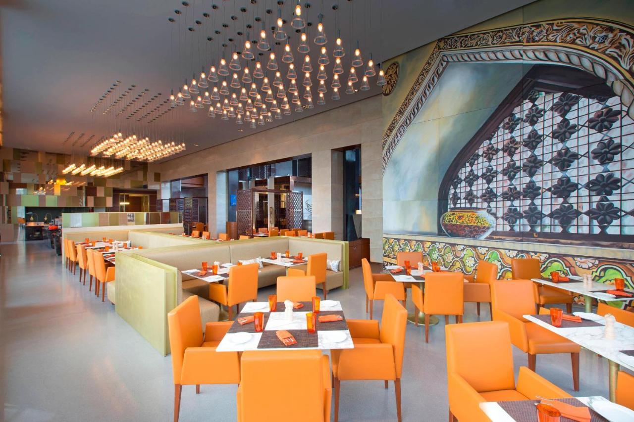 Sheraton Hyderabad Hotel מראה חיצוני תמונה