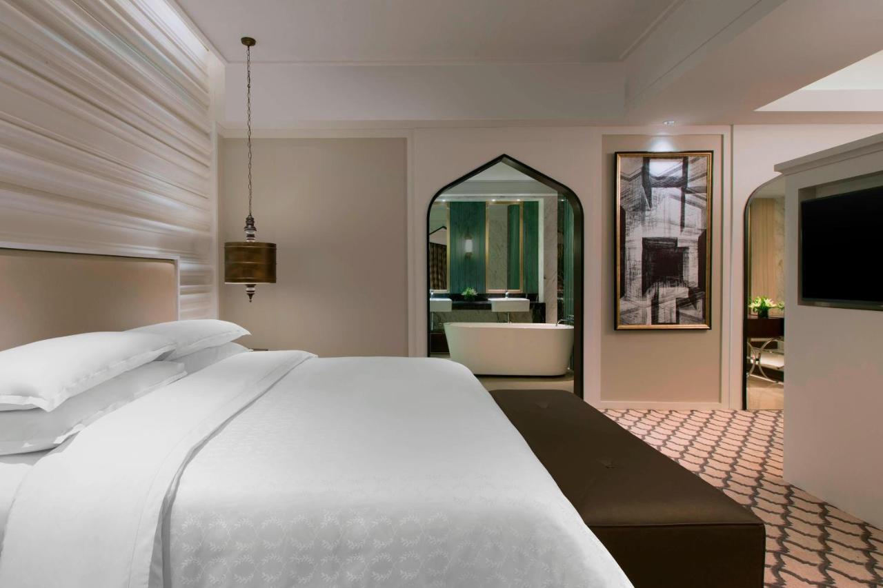 Sheraton Hyderabad Hotel מראה חיצוני תמונה