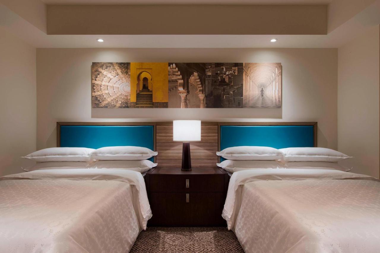 Sheraton Hyderabad Hotel מראה חיצוני תמונה