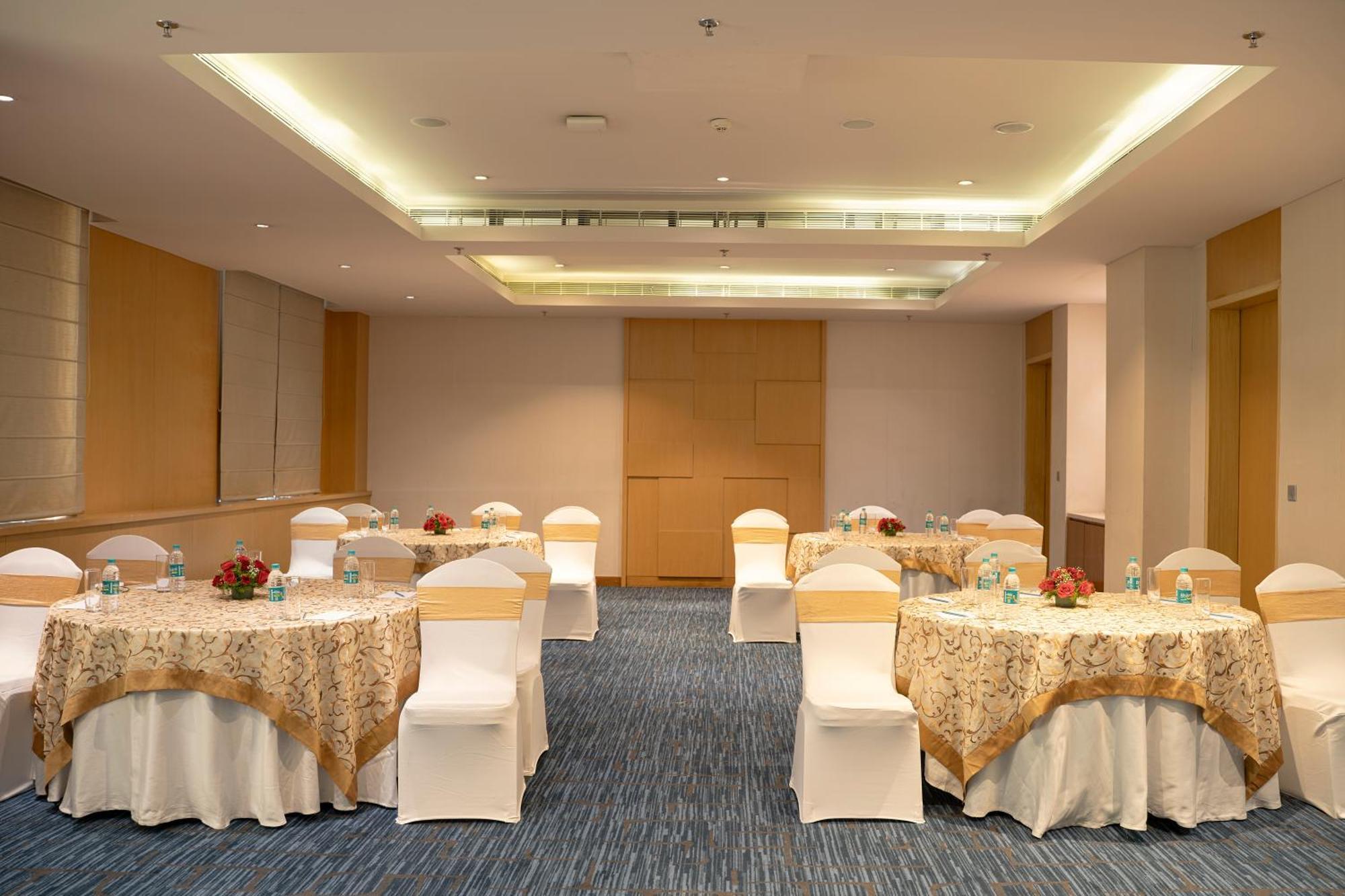 Sheraton Hyderabad Hotel מראה חיצוני תמונה