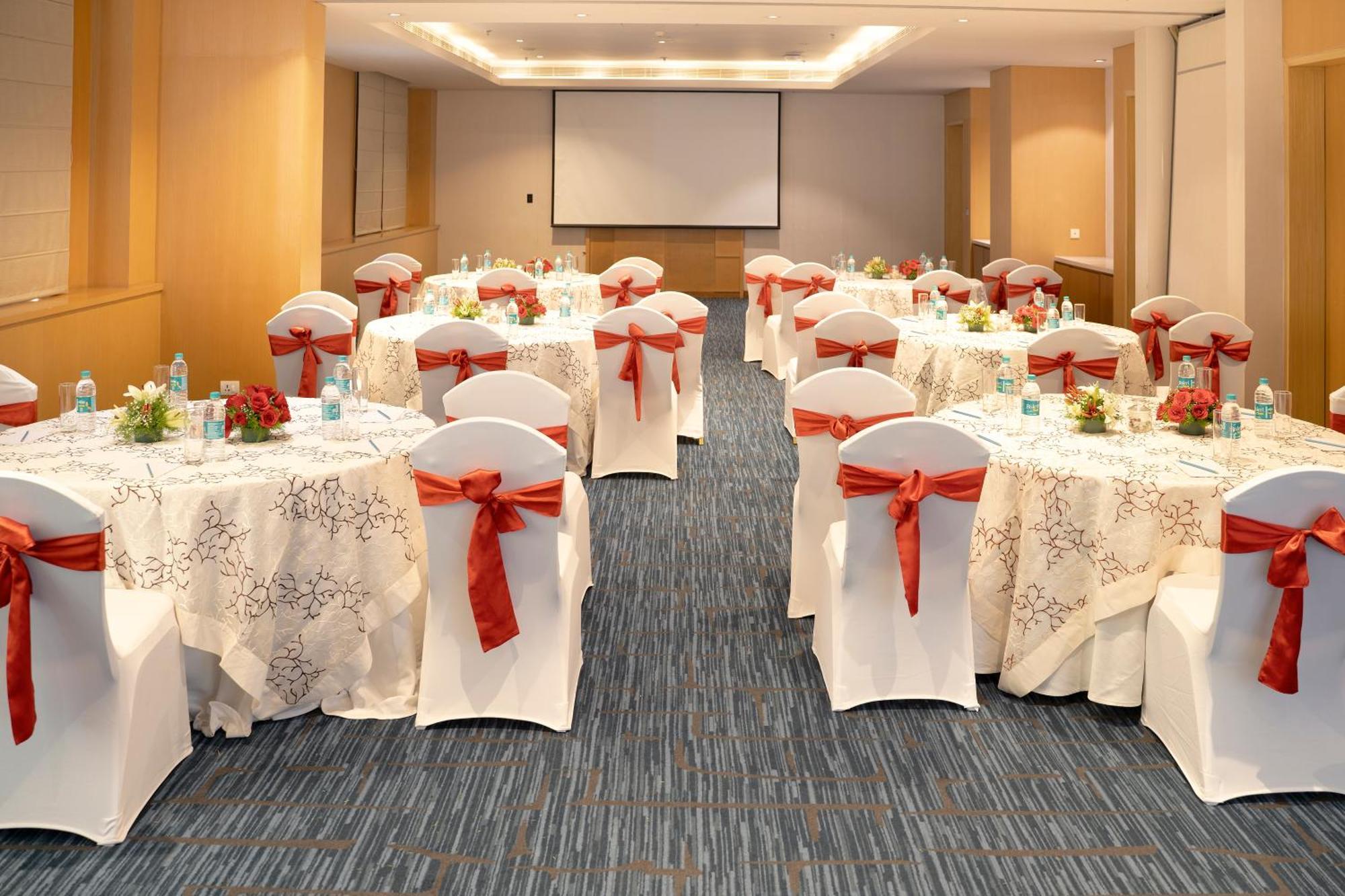 Sheraton Hyderabad Hotel מראה חיצוני תמונה