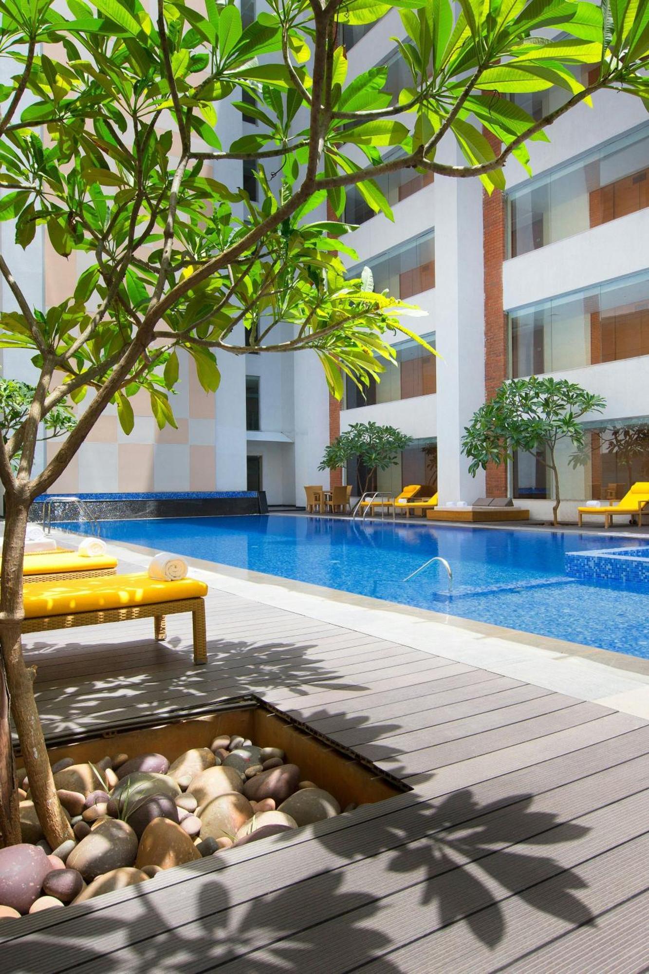 Sheraton Hyderabad Hotel מראה חיצוני תמונה