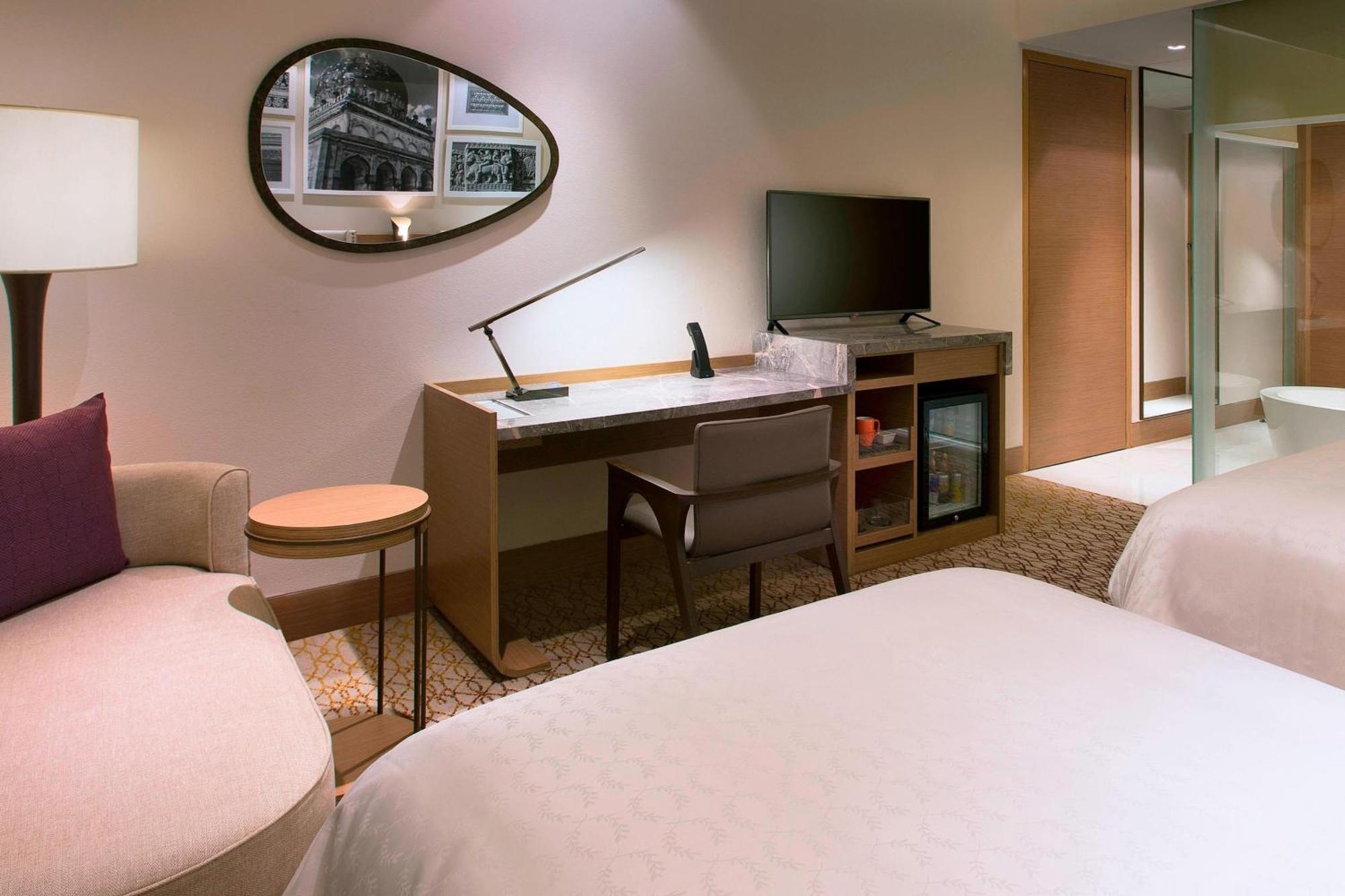 Sheraton Hyderabad Hotel מראה חיצוני תמונה