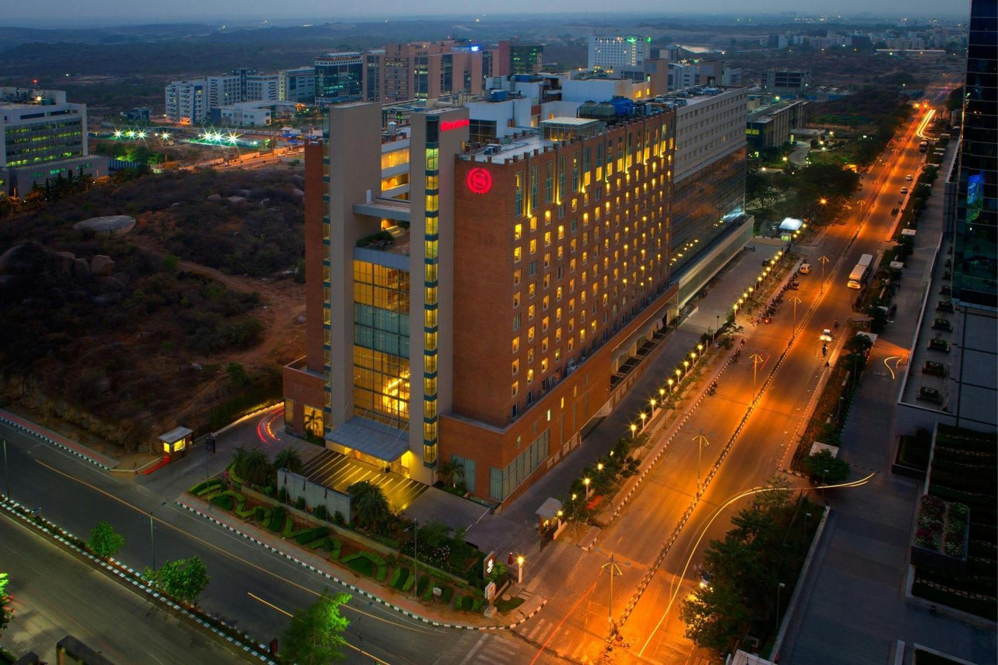 Sheraton Hyderabad Hotel מראה חיצוני תמונה