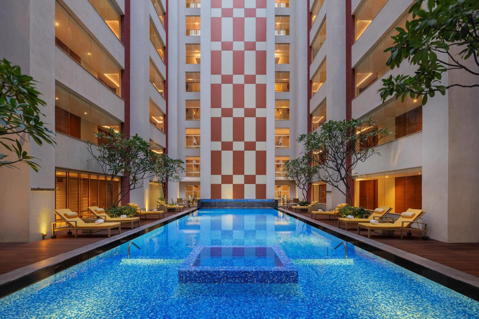 Sheraton Hyderabad Hotel מראה חיצוני תמונה