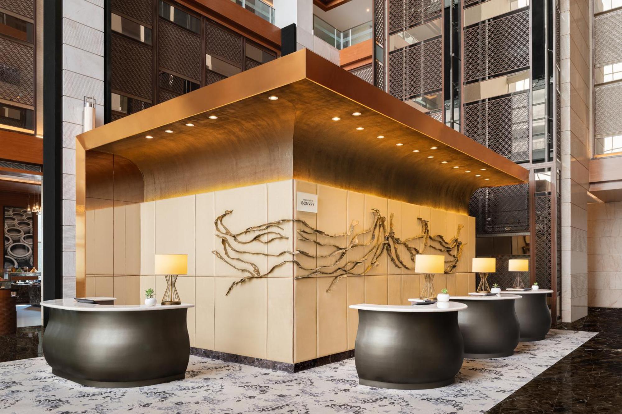 Sheraton Hyderabad Hotel מראה חיצוני תמונה